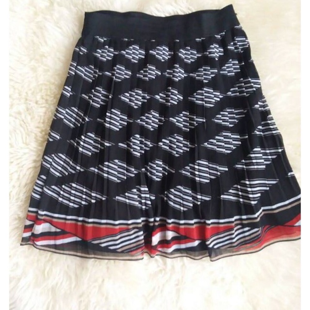 WHITE HOUSE BLACK MARKET Pleated  Skirt, Sz 10